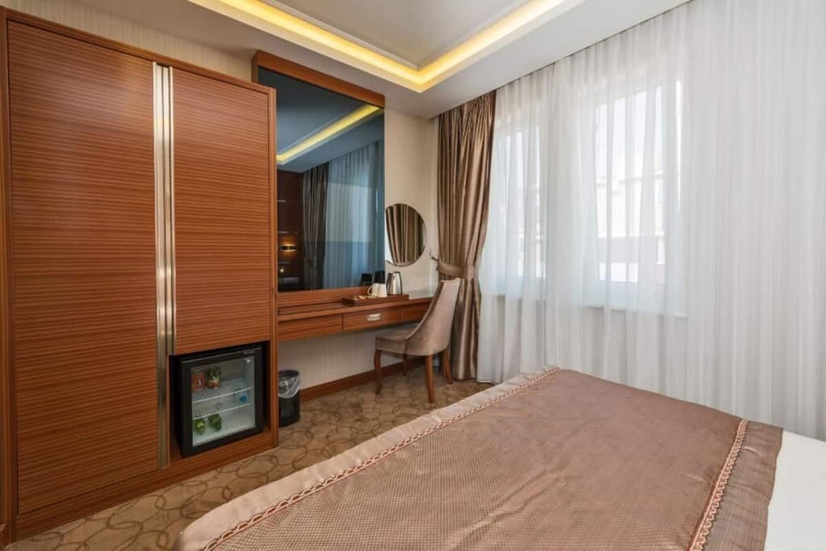 Standard Single Room | 高档床上用品、迷你吧、客房内保险箱、办公桌