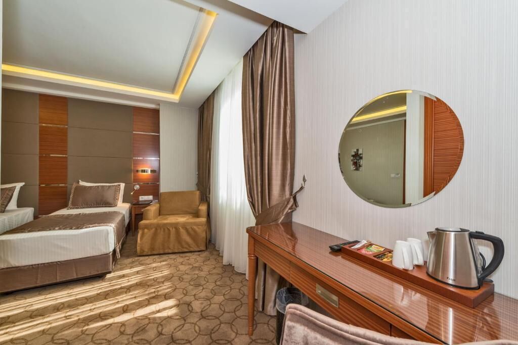 Standard Triple Room | 高級寝具、ミニバー、セーフティボックス (室内)、デスク