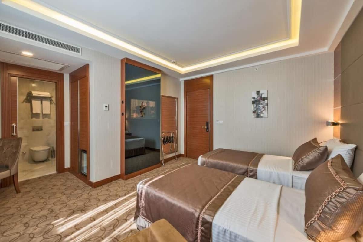 Premium bedding, minibar, in-room safe, desk