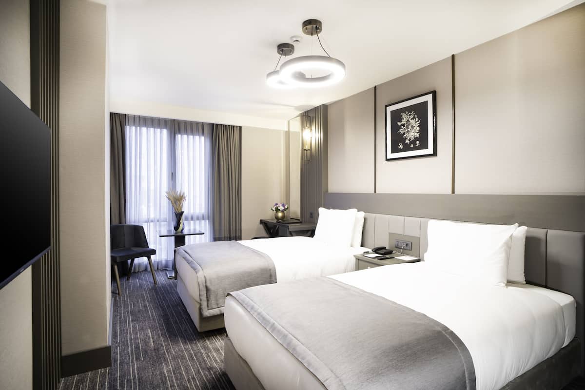1 bedroom, premium bedding, minibar, in-room safe