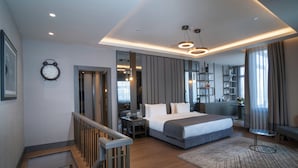 Loft Suite Room | Sengetøy av topp kvalitet, safe på rommet og lydisolert