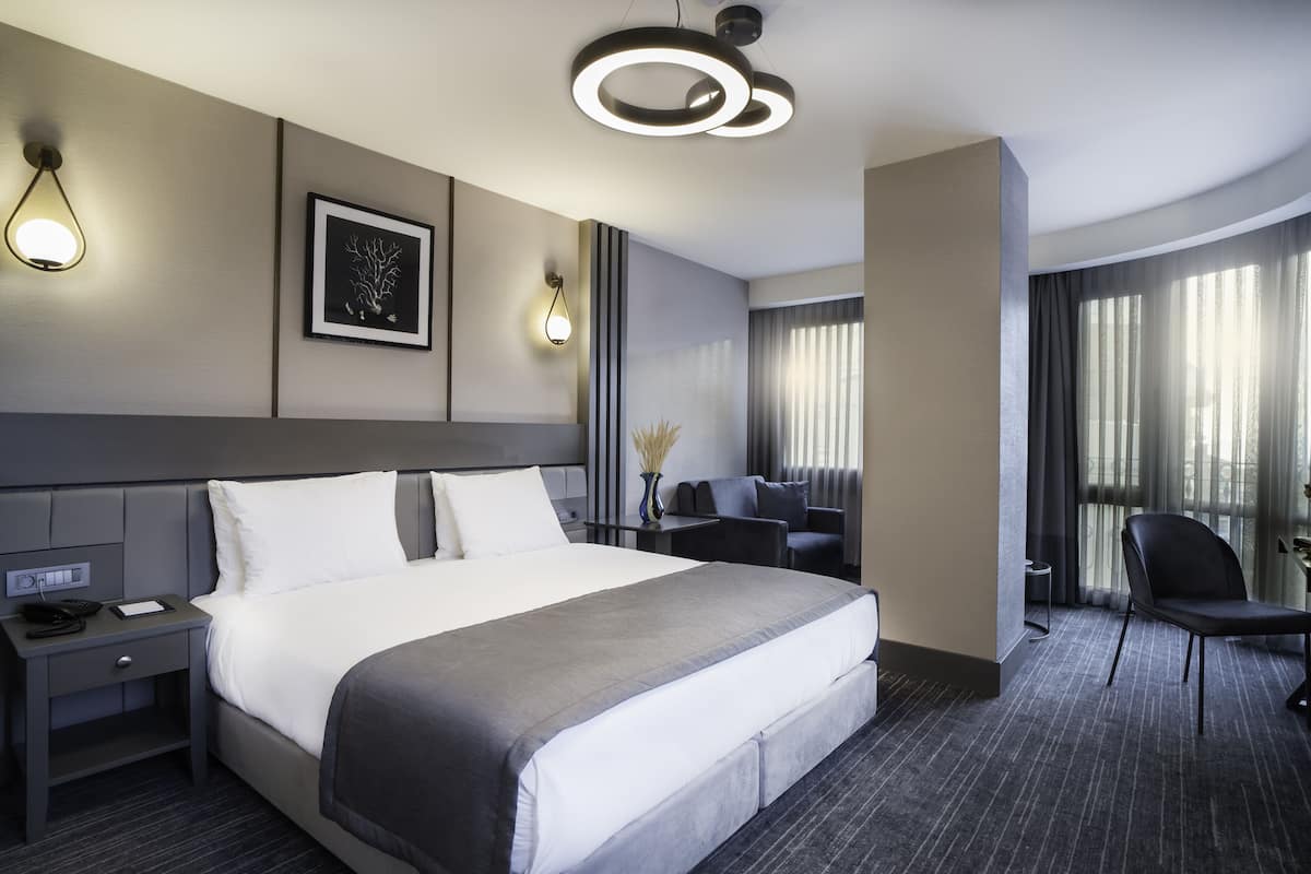 1 bedroom, premium bedding, minibar, in-room safe