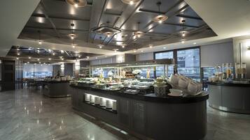 每日供应自助式早餐(每人 TRY 800)