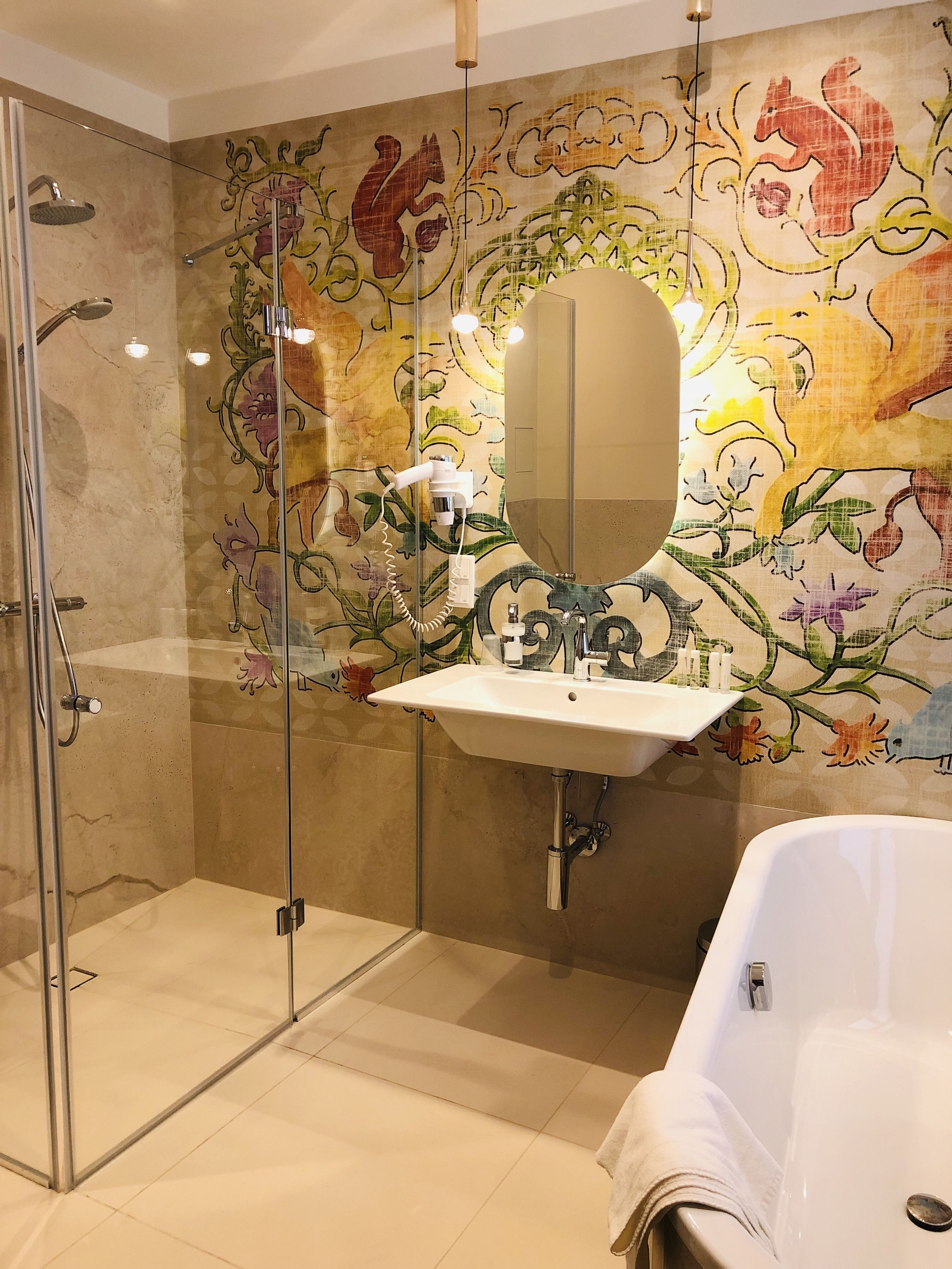 family suite, city view | deep-soaking bathtub