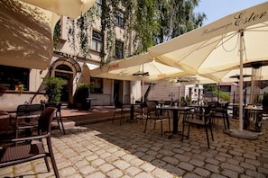 Vista frontal de la propiedad