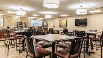 Café da manhã completo grátis