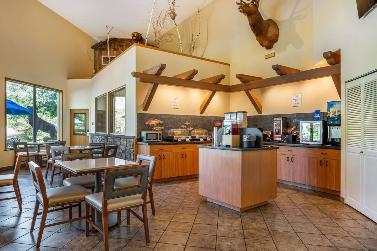 free daily full breakfast