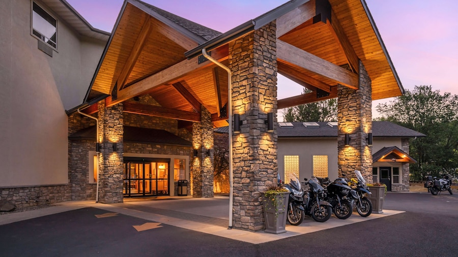 Best Western Lodge At River's Edge