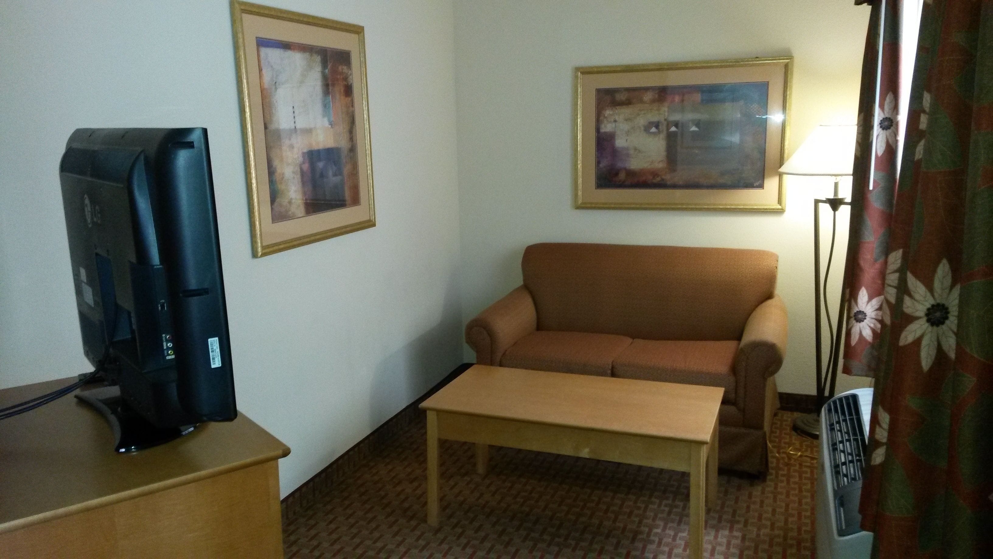 hypo-allergenic bedding, in-room safe, desk, blackout curtains