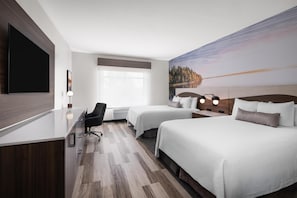 Quarto standard, 2 camas Queen, acessível, para não fumantes | 1 quarto, roupas de cama premium, cofres nos quartos, escrivaninha