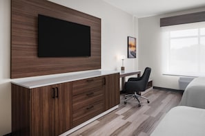 Quarto standard, 2 camas Queen, acessível, para não fumantes | 1 quarto, roupas de cama premium, cofres nos quartos, escrivaninha