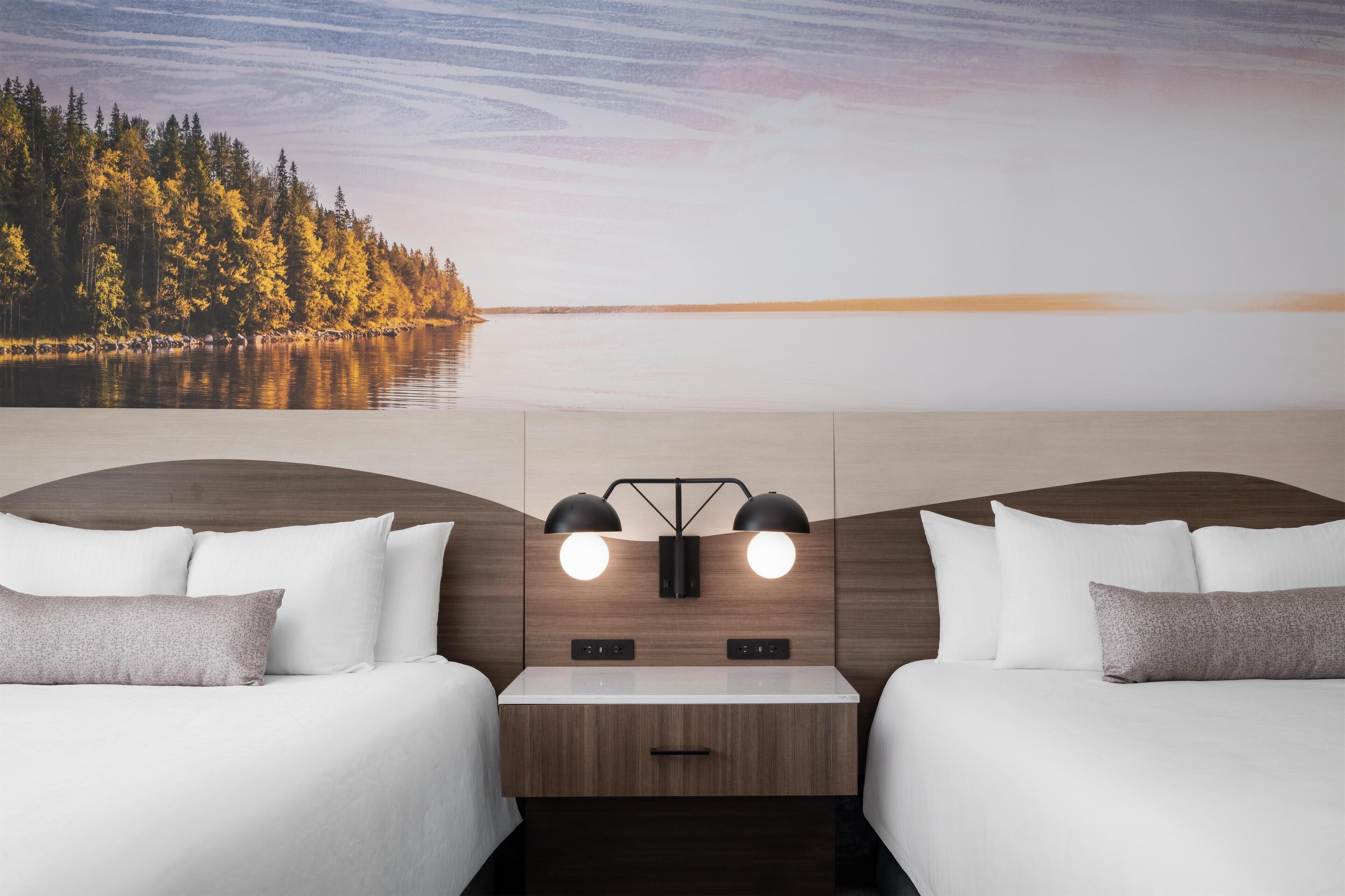 Rom – standard, 2 queensize-senger, tilgjengelighetstilpasset, ikke-røyk | Sengetøy av topp kvalitet, safe på rommet og skrivebord