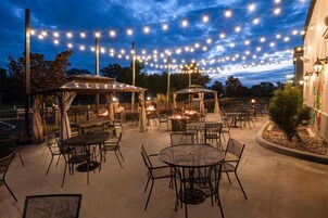 Breakfast, lunch and dinner served