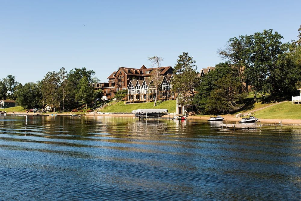 Maddens On Gull Lake