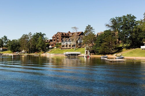 Maddens On Gull Lake