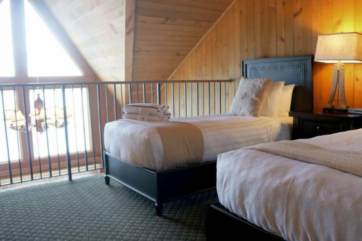 Steamboat Bay Upper Sunrise Villa 2 Queen lower level and 2 Twins and a bath in loft on waters edge | Desk, iron/ironing board, cribs/infant beds, rollaway beds