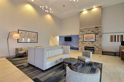 Holiday Inn Express Hotel & Suites Milwaukee Airport by IHG