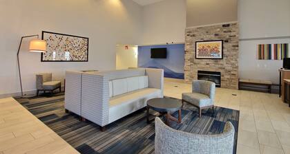 Holiday Inn Express Hotel & Suites Milwaukee Airport by IHG