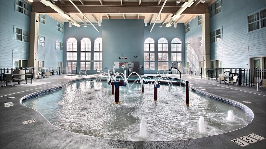 Holiday Inn Express Hotel & Suites Milwaukee Airport by IHG