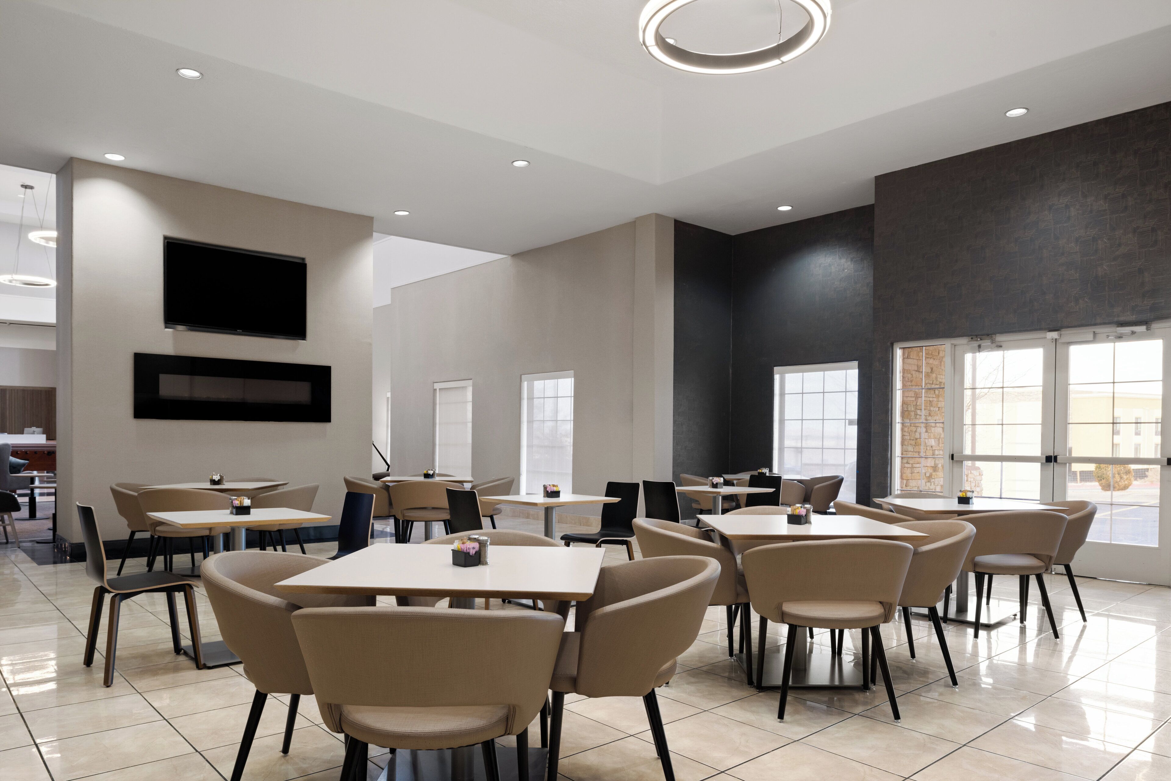 breakfast and dinner served, american cuisine