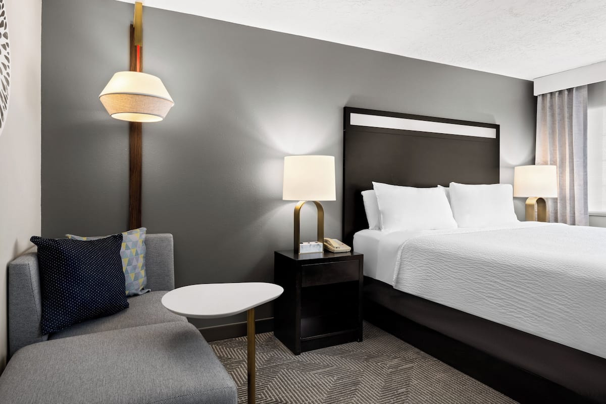 Standard Room, 1 King Bed | 1 slaapkamer, luxe beddengoed, pillowtop-bedden, een minibar