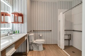 Bathroom | Combined shower/tub, free toiletries, hair dryer, towels - Hampton Inn & Suites Destin-sandestin Area (Destin)