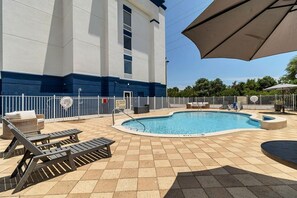 Outdoor pool - Hampton Inn & Suites Destin-sandestin Area (Destin)