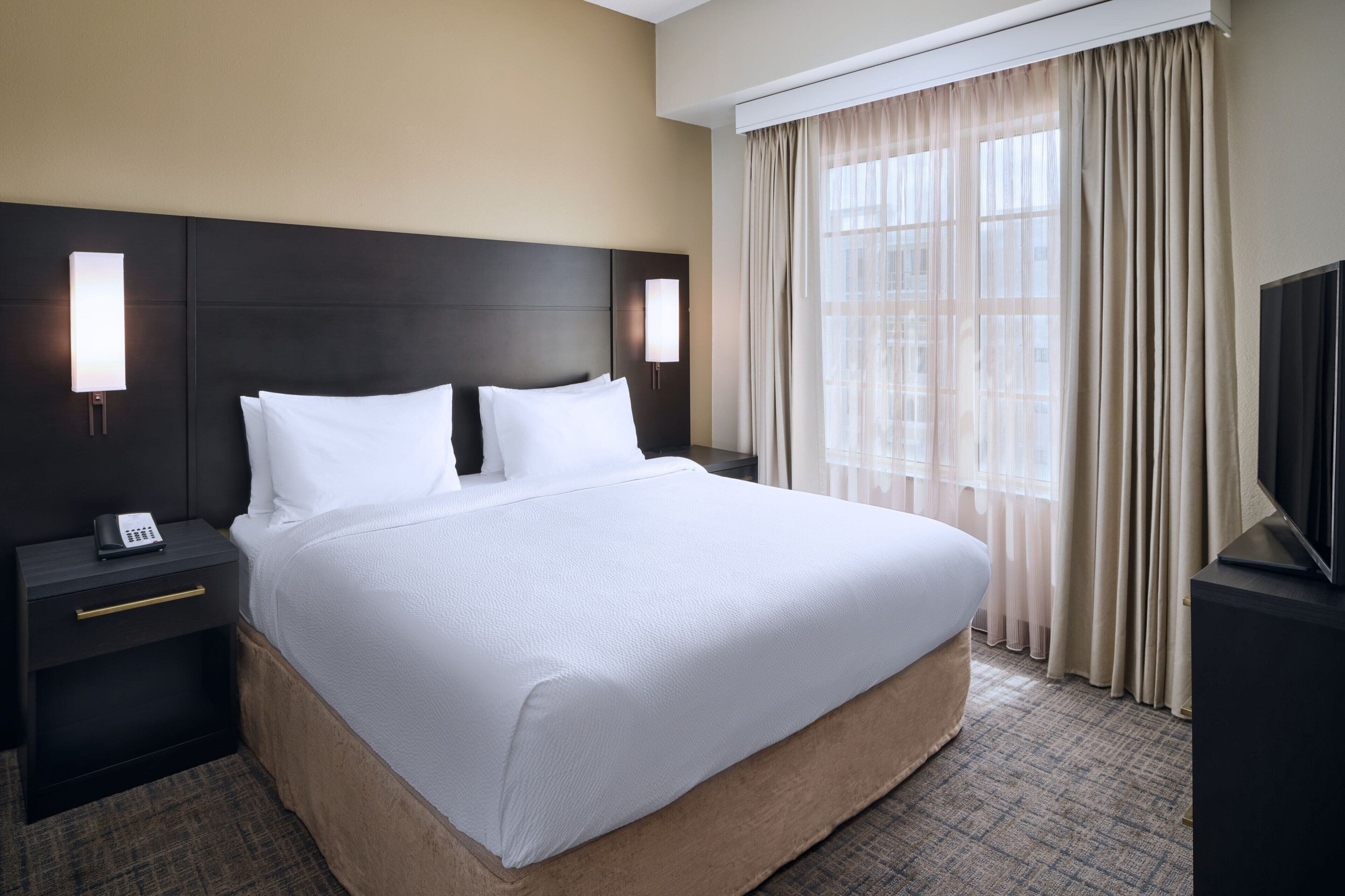 1 bedroom, hypo-allergenic bedding, pillow-top beds, desk