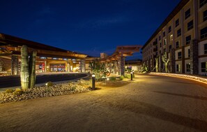 Fasade – kveld/natt