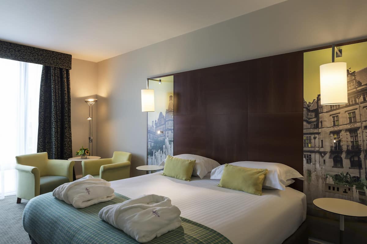 Privilege, Chambre | Coffre-fort, bureau, rideaux dâobscurcissement