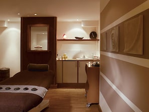Sauna, Turkish bath/hammam, body treatments, body wraps, facials