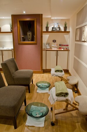 Sauna, Turkish bath, body treatments, body wraps, facials