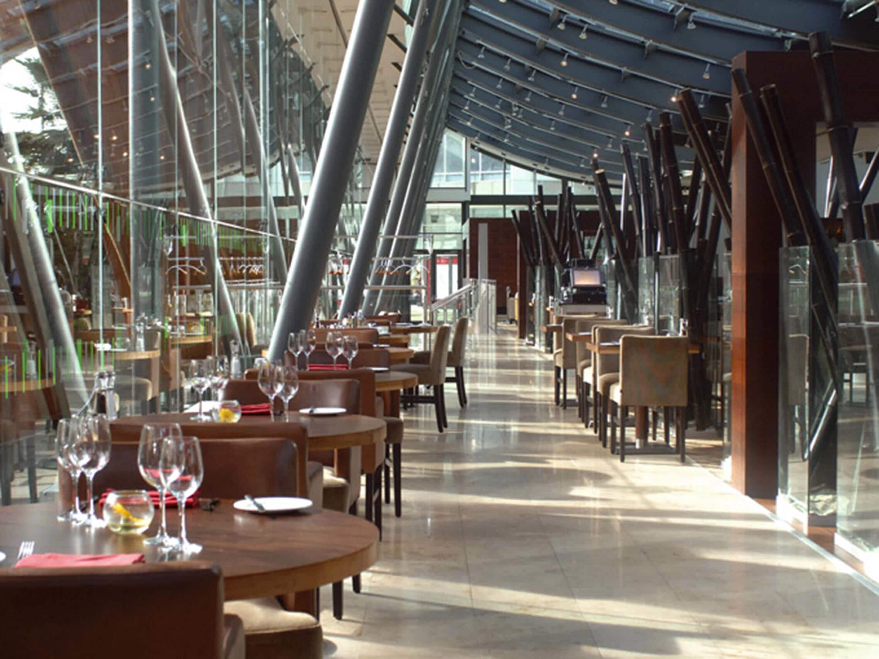 Déjeuner et dîner servis sur place, spécialités Cuisine anglaise