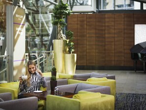 Déjeuner et dîner servis sur place, spécialités Cuisine anglaise