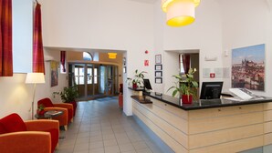 Lobby-lounge