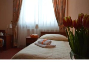 Triple Room | Memory-foam beds, iron/ironing board, free WiFi