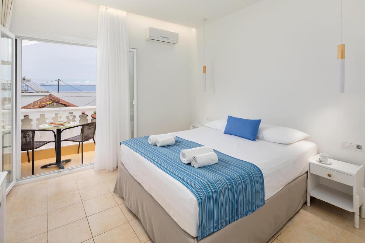 Classic Double or Twin Room, Balcony | Cadar kapas Mesir, peralatan tempat tidur premium, busa memori