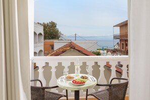 Klassieke kamer, 1 twee- of 2 eenpersoonsbedden, balkon | Dineren