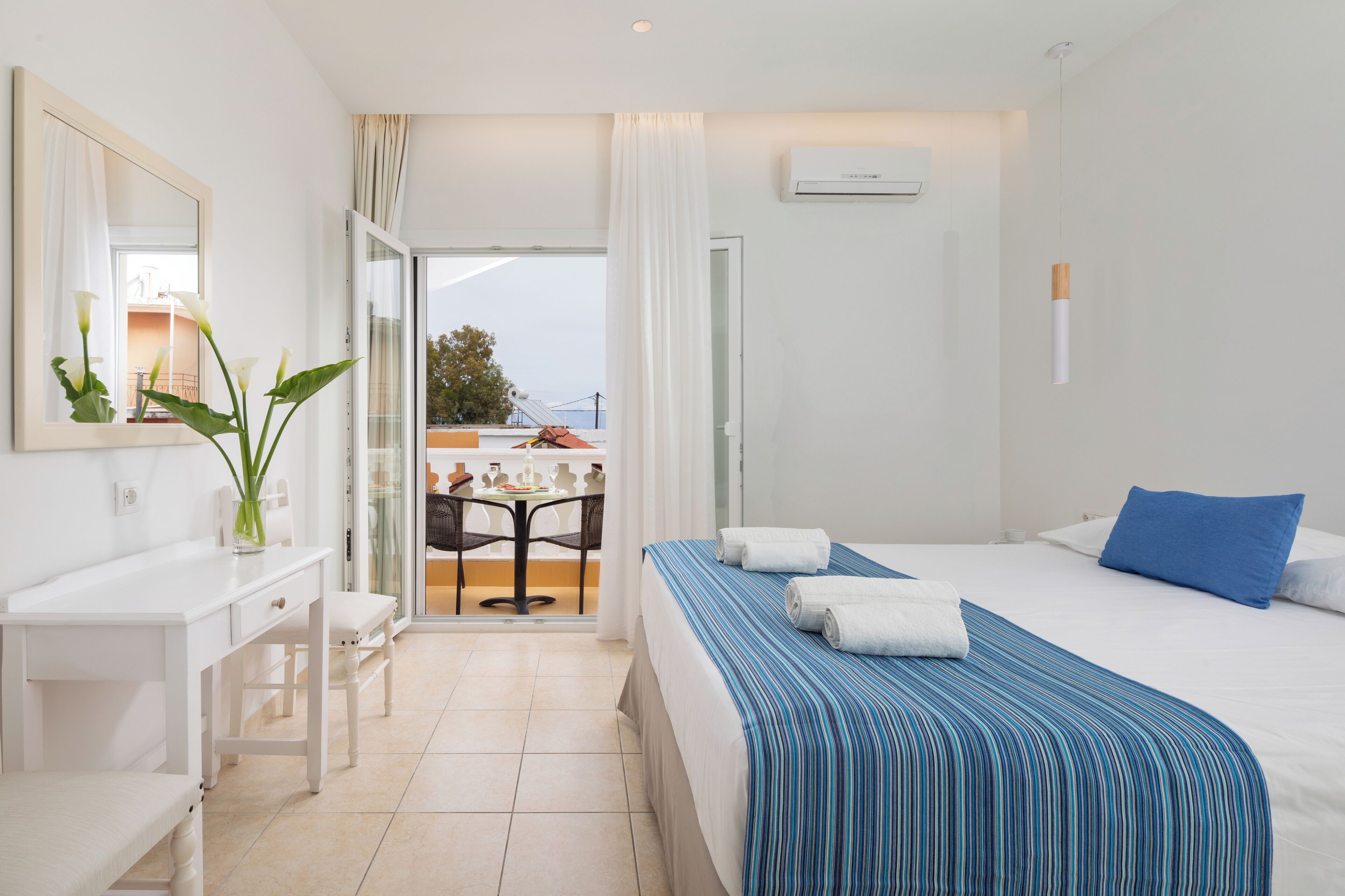 classic double or twin room, balcony | minibar, in-room safe, desk, iron/ironing board