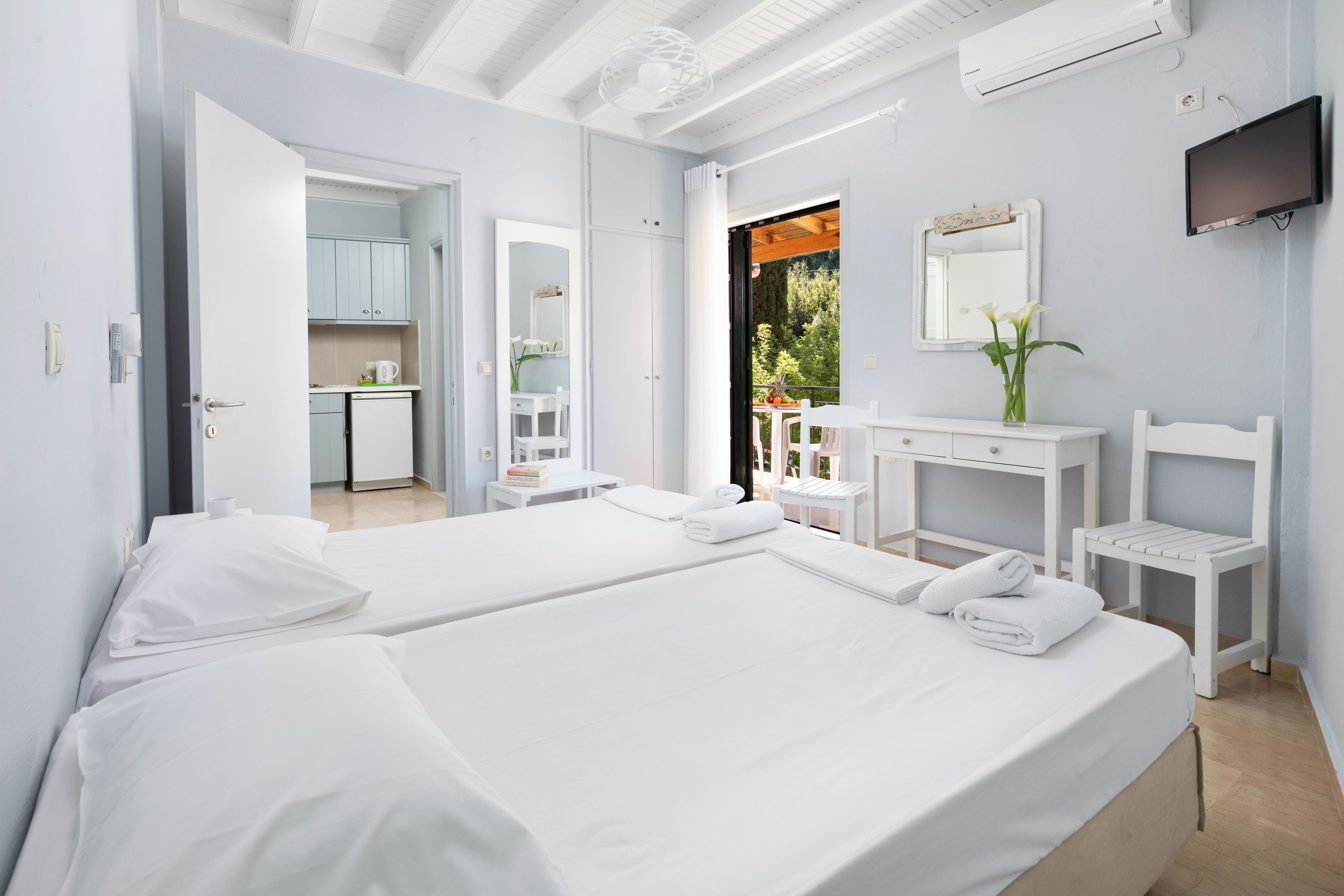 Photo - Bella Vista Beach Hotel and Studios