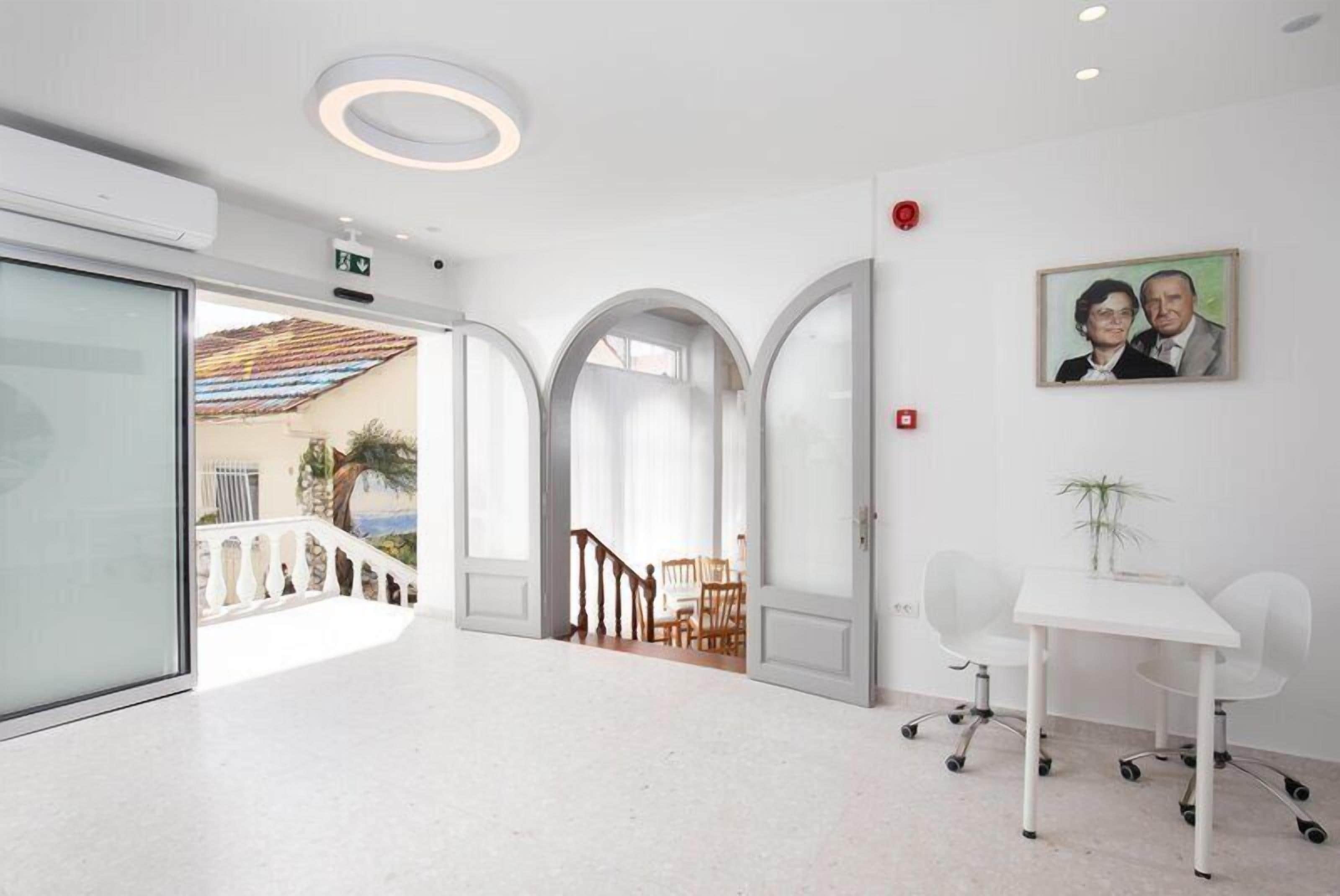 Photo - Bella Vista Beach Hotel and Studios
