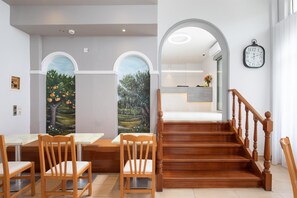 Desayuno buffet (EUR 18 por persona)