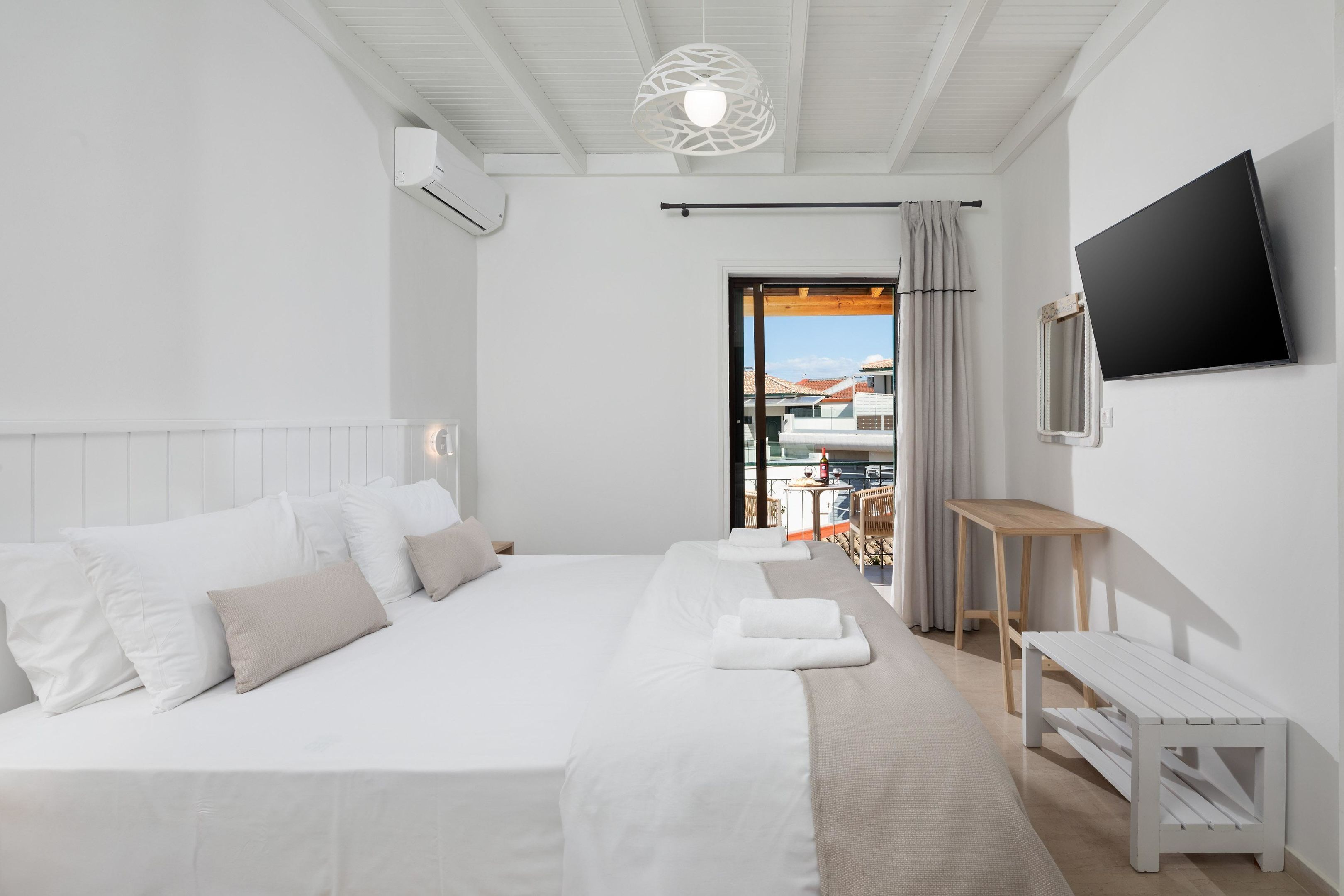 Photo - Bella Vista Beach Hotel and Studios