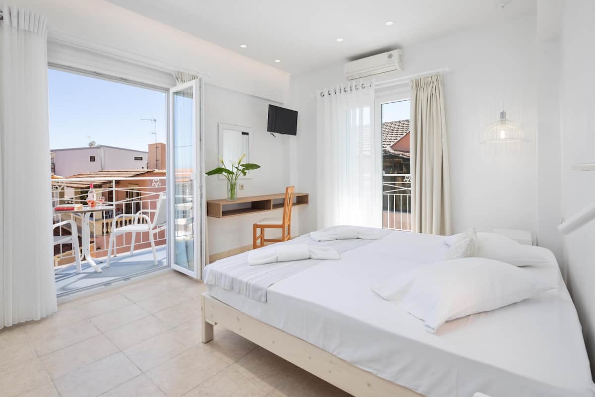 Superior-Doppel- oder -Zweibettzimmer, Balkon | 1 Schlafzimmer, Minibar, Zimmersafe, Schreibtisch