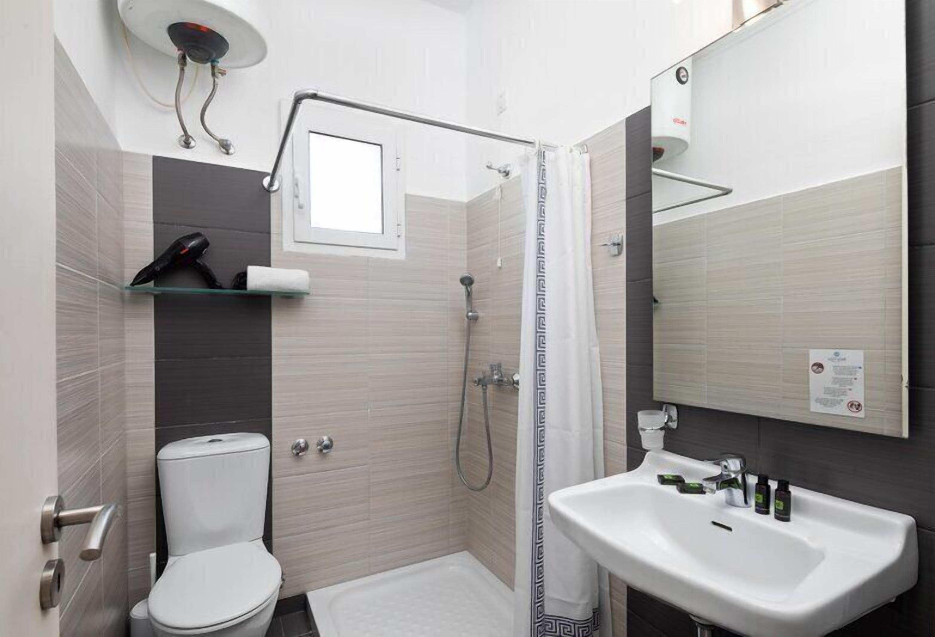 Photo - Bella Vista Beach Hotel and Studios