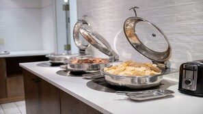 Food court - Staybridge Suites Jackson by IHG (Ridgeland)