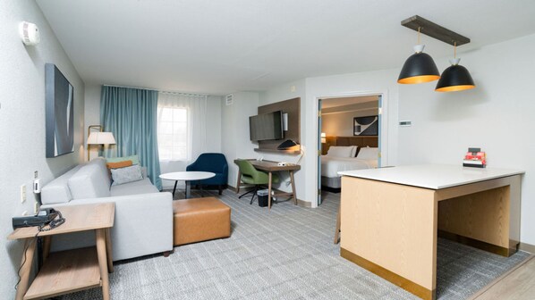 Room, 2 Bedrooms, Kitchen (Living & Dining Room) | Living area | 47-inch flat-screen TV with cable channels, TV