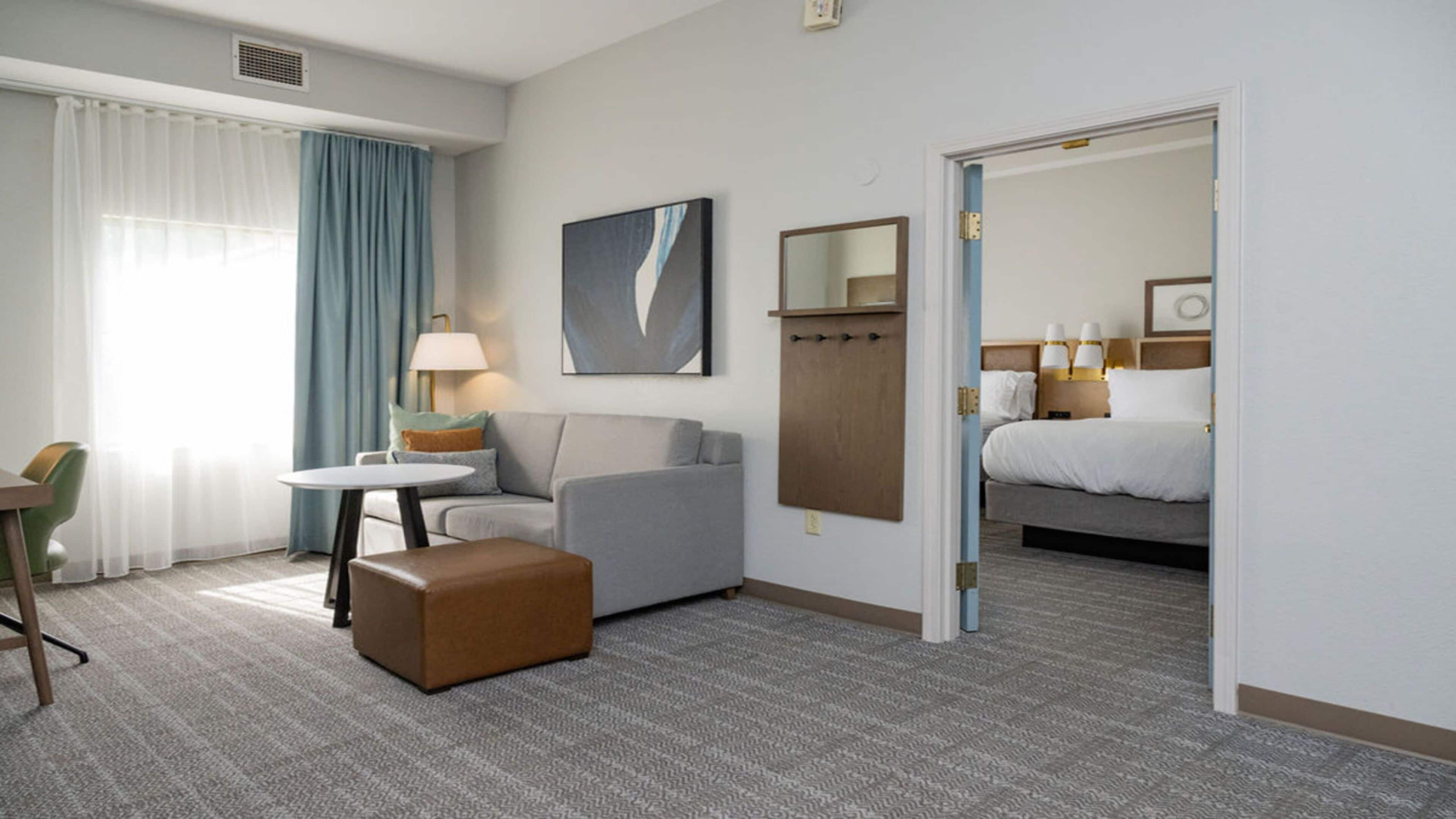 Suite, 1 Bedroom, Kitchen (Living & Dining Area) | Living area
