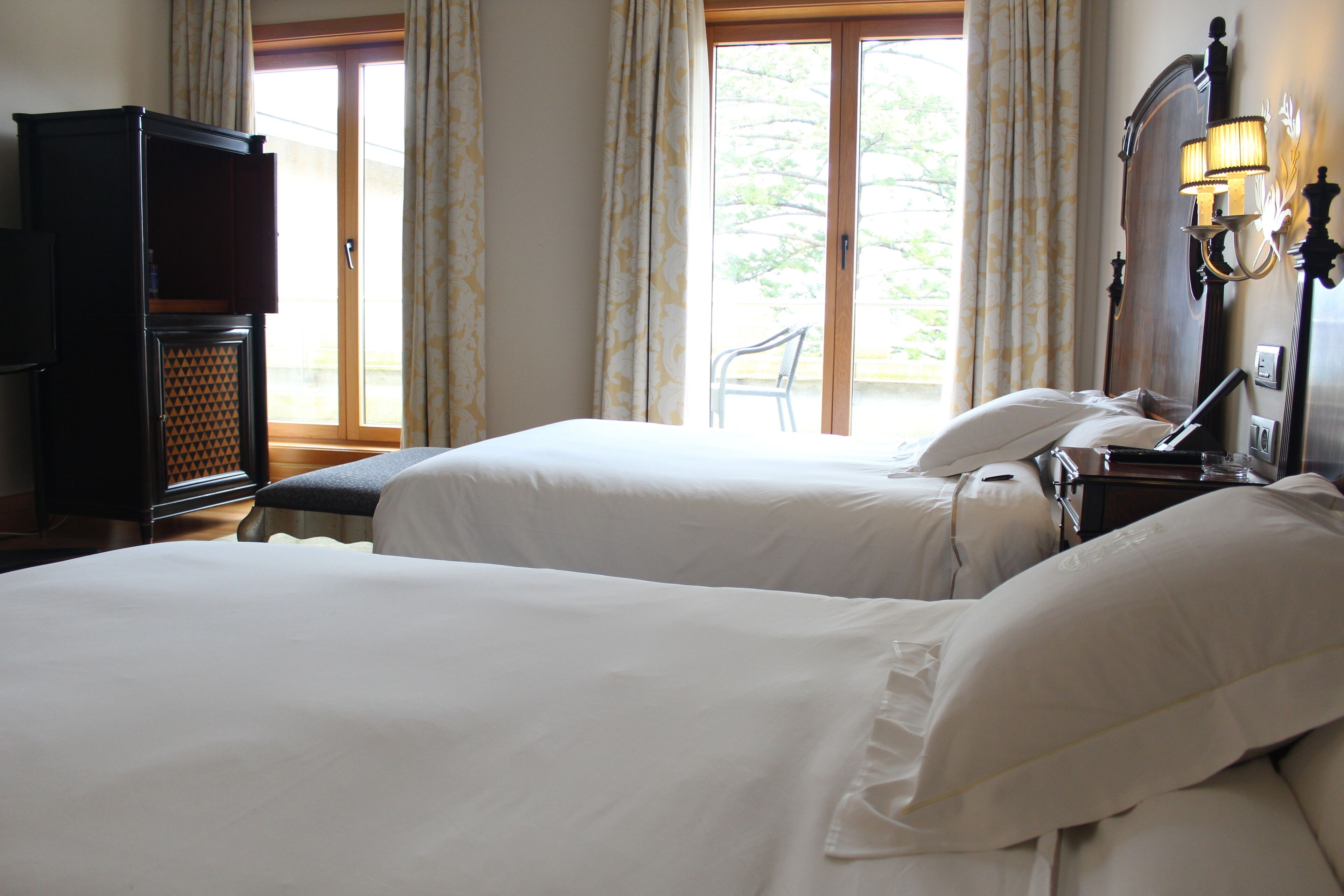 superior double room, sea view | 1 bedroom, minibar, in-room safe, desk