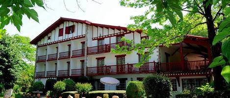 Façana frontal de l'allotjament